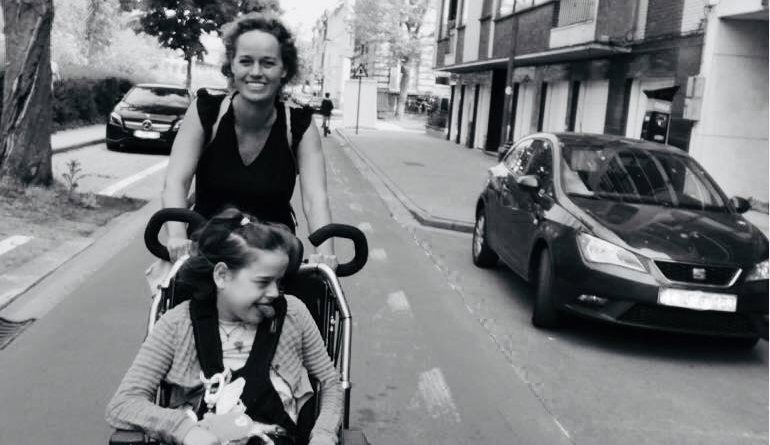 KDC AandachtsLab krijgt een rolstoelfiets van Stichting Dada